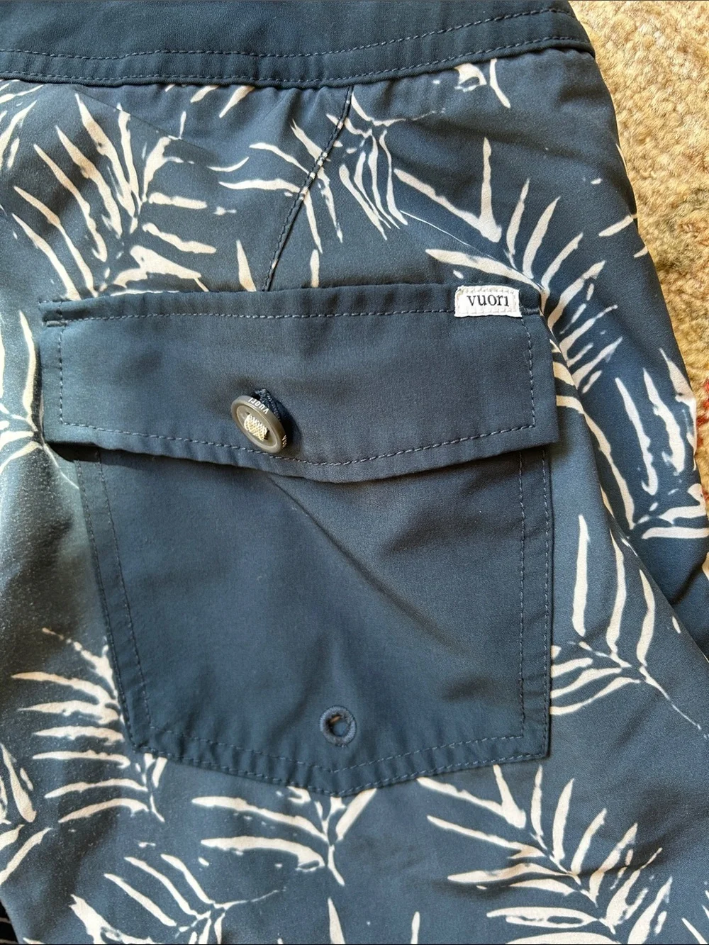 Vuori Cruise Board Swim Shorts with White Palm Print EUC